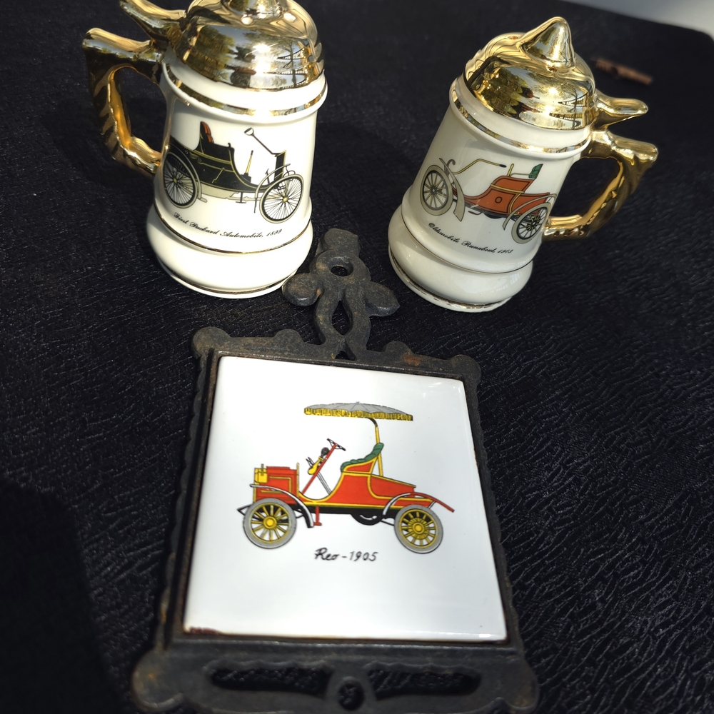 Vintage Car Themed salt & Pepper Shakers With Cast Iron & Tile Stand - Picture 5 of 5